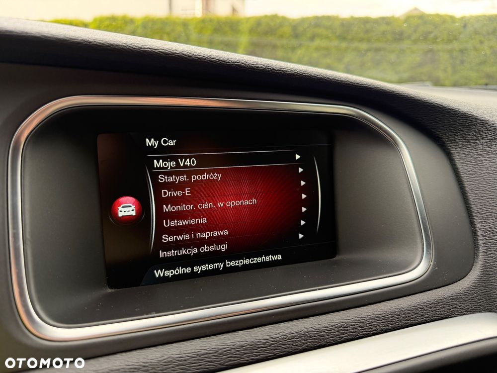Volvo V40 D2 Drive-E R-Design Momentum - 11