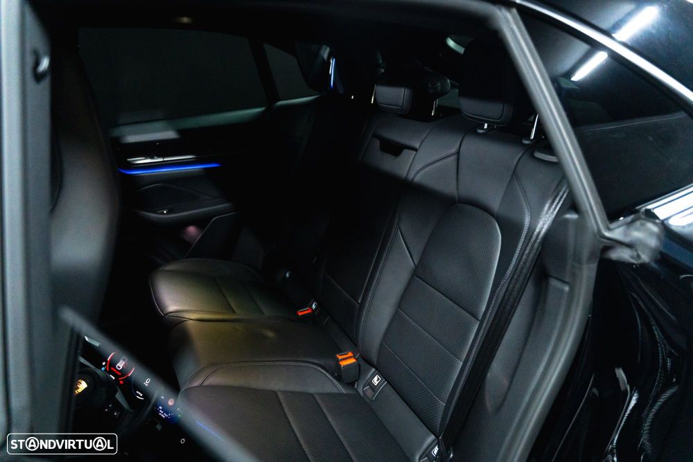 Porsche Macan Electric 4 - 18