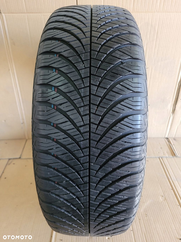Opona całoroczna Goodyear Vector 4Seasons G2 215/60R17 96 H