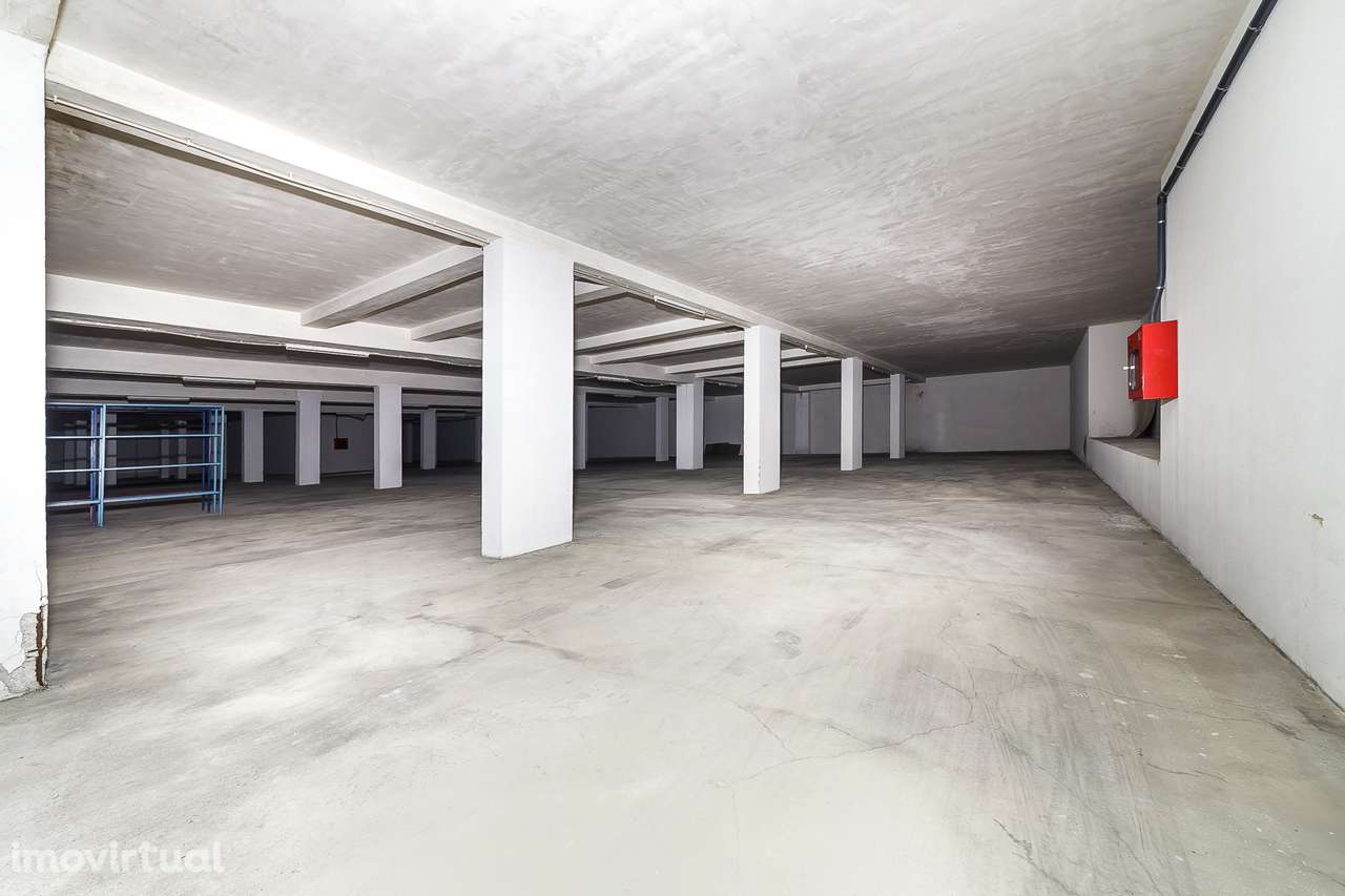 Garagem/Estacionamento/Armazém com 1850m² no centro de Ponte da Barca - Grande imagem: 3/12