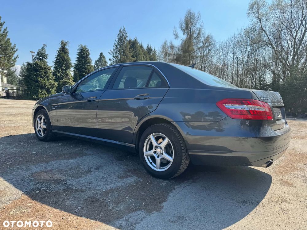 Mercedes-Benz Klasa E 200 CGI BlueEffICIENCY - 3