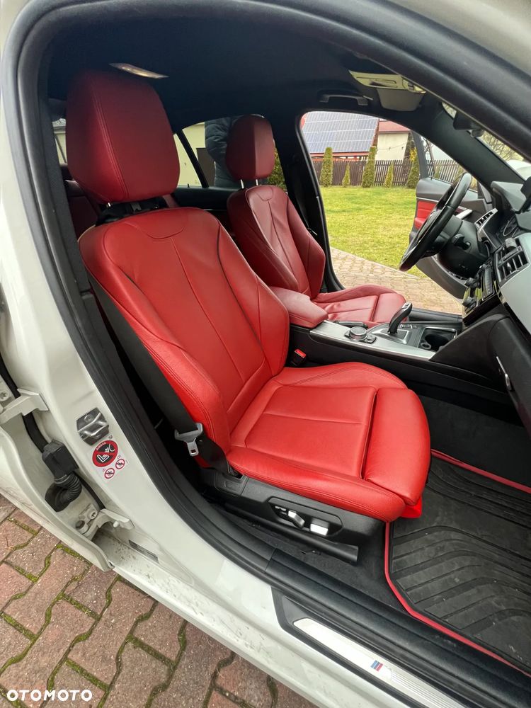 BMW Seria 3 330i M Sport - 10