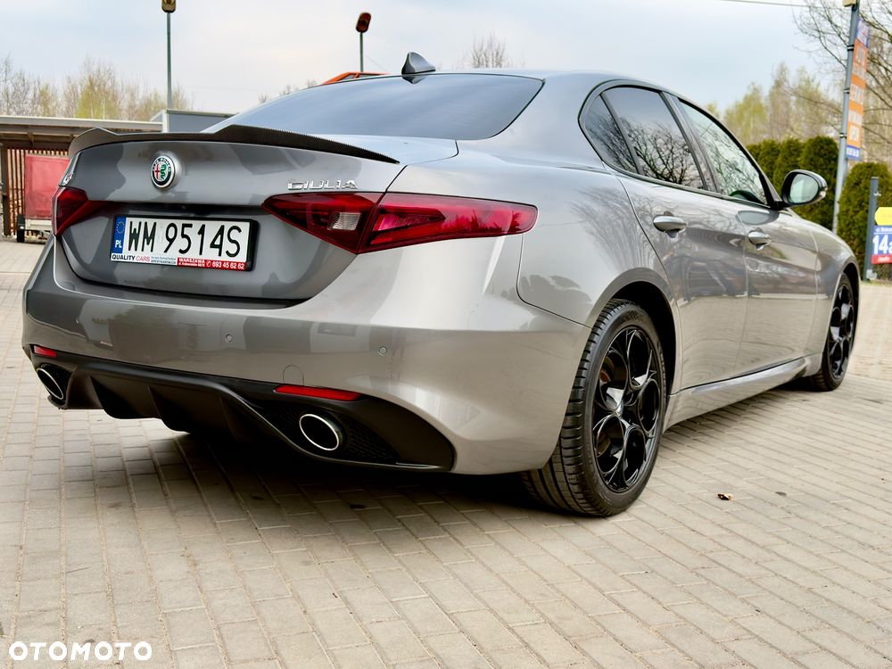 Alfa Romeo Giulia 2.0 Turbo 16V AT8-Q4 Ti - 10