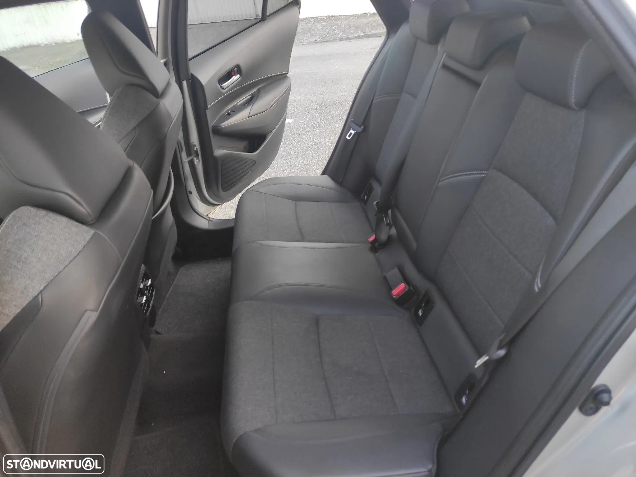 Toyota Corolla Touring Sports 1.8 Hybrid Comfort+P.Sport - 13