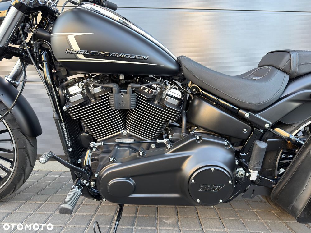 Harley-Davidson Softail Breakout - 16