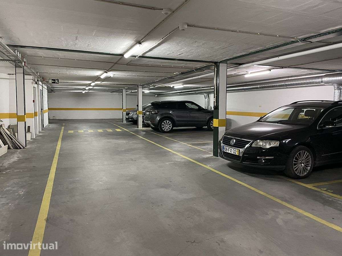 Estacionamento / Parqueamento na Calçada da Estrela em condomínio - Grande imagem: 3/5