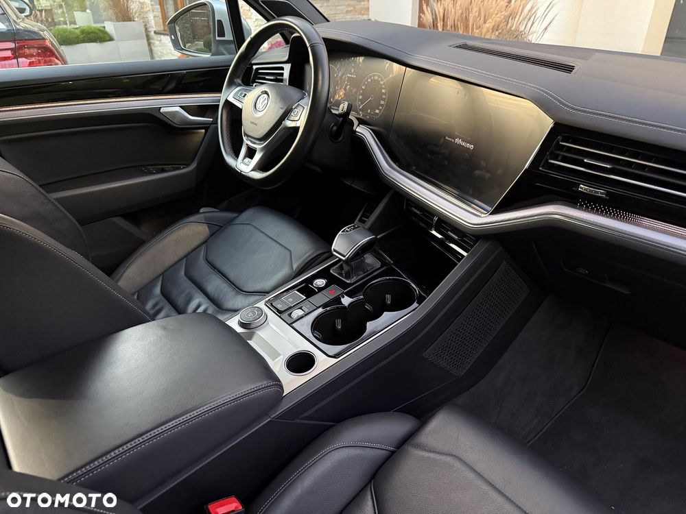 Volkswagen Touareg 3.0 V6 TDI 4Motion R-Line - 11