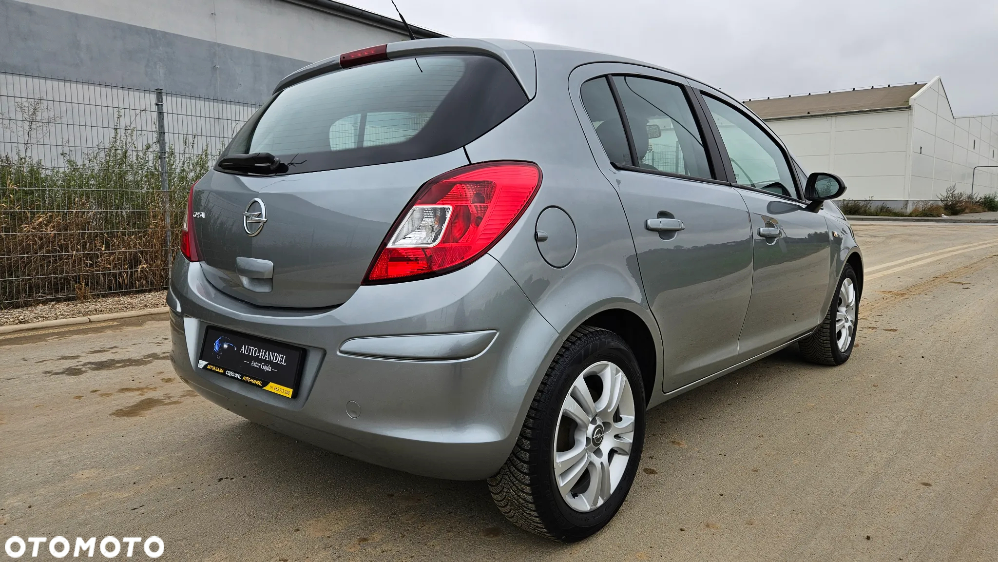 Opel Corsa 1.2 16V Cosmo - 7