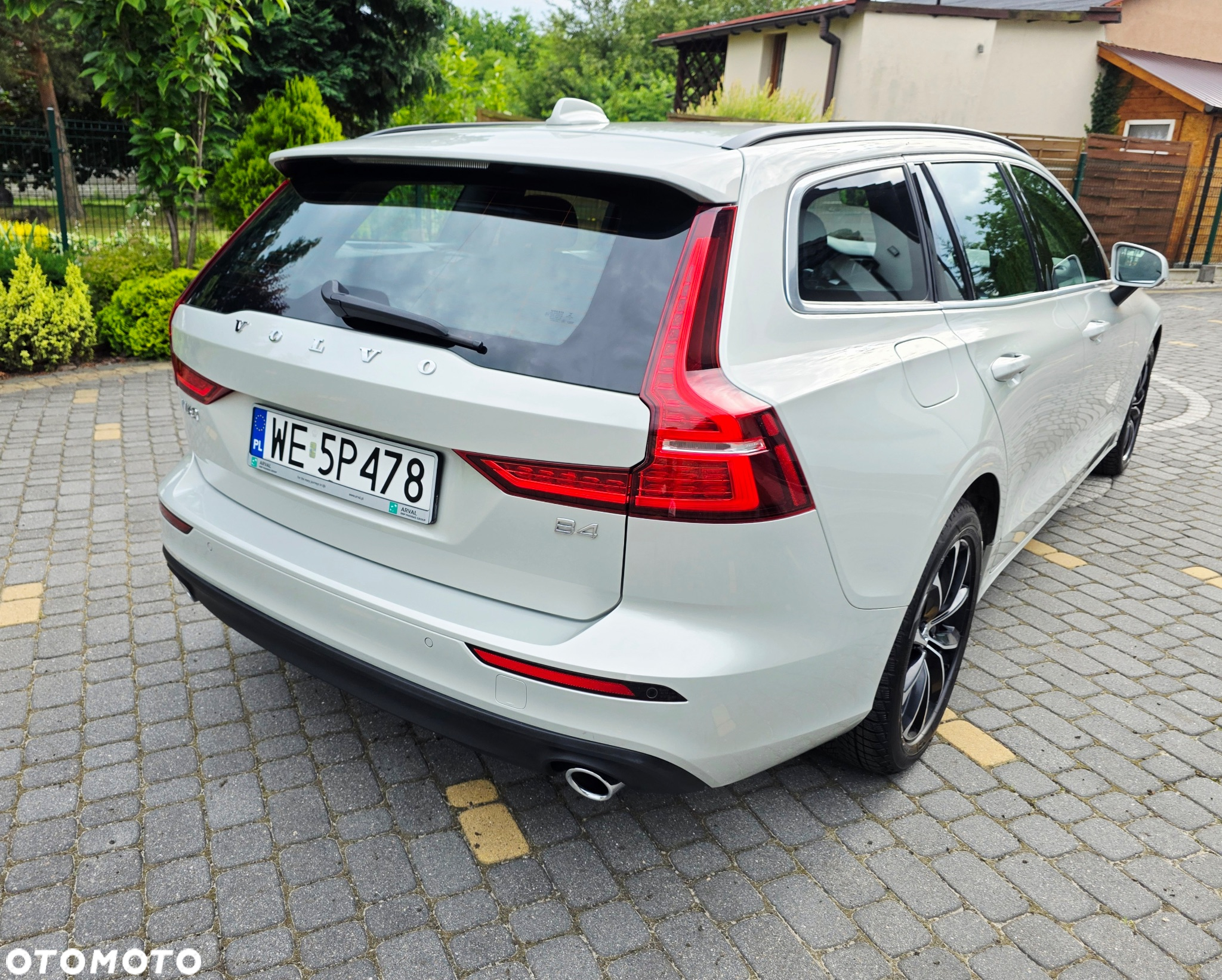 Volvo V60 D4 Momentum Pro - 4