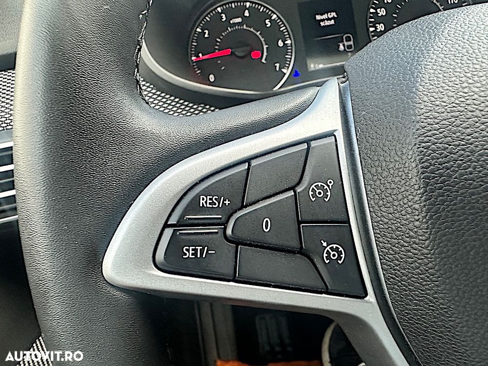 Dacia Logan TCe 90 MT6 Journey - 11