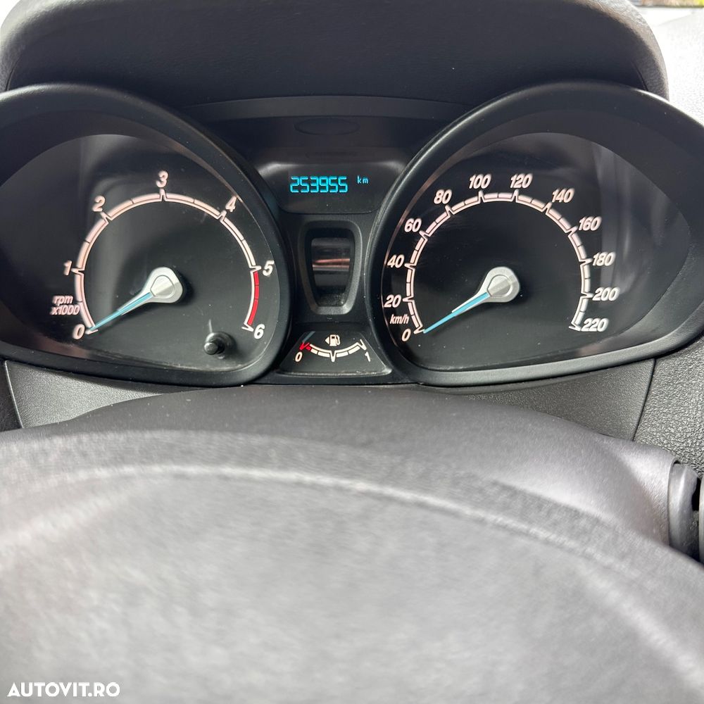 Ford Tourneo Courier 1.5 TDCi Ambiente - 13