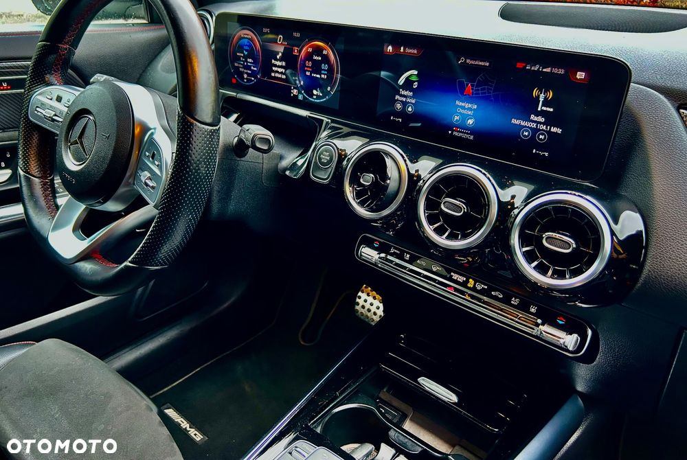 Mercedes-Benz GLA - 23