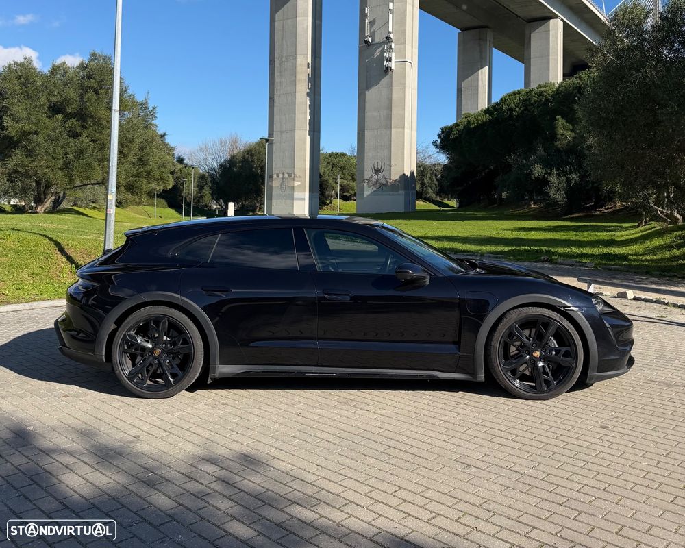 Porsche Taycan Cross Turismo 4 - 3