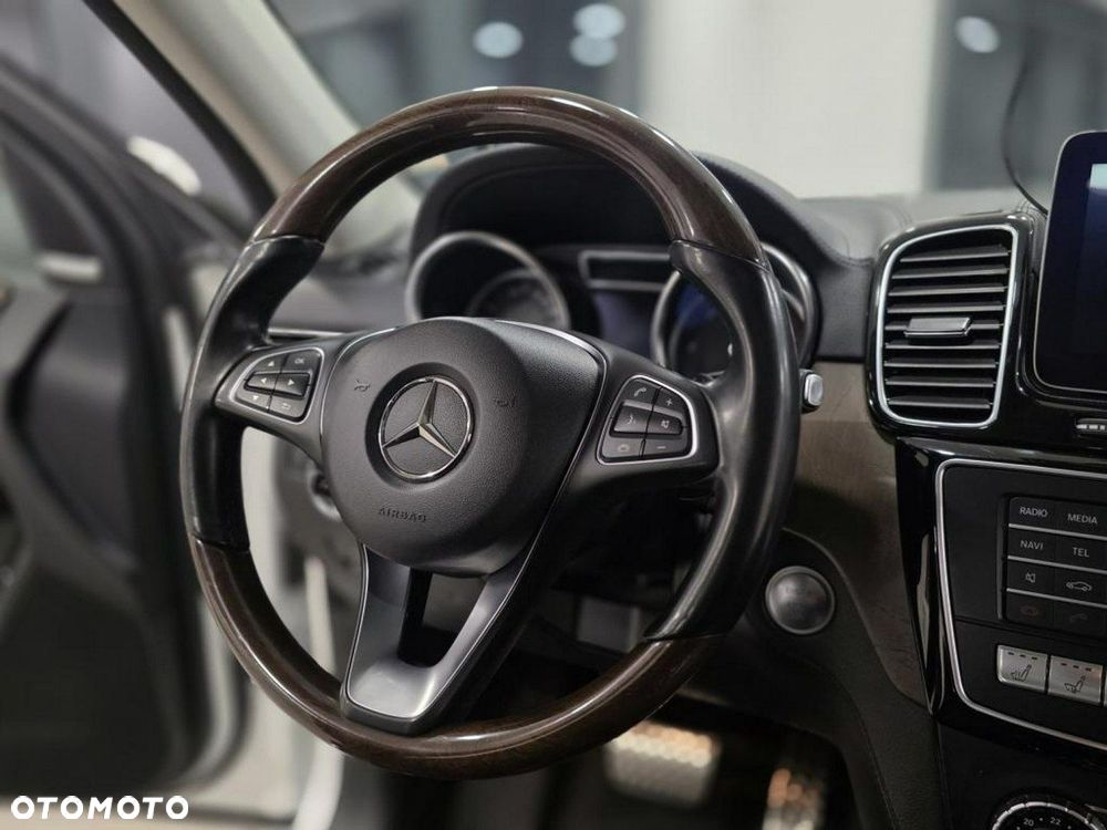 Mercedes-Benz GLE - 25