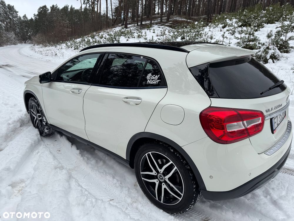 Mercedes-Benz GLA 220 d 4-Matic - 13