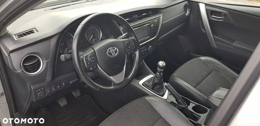 Toyota Auris 2.0 D-4D Prestige - 11