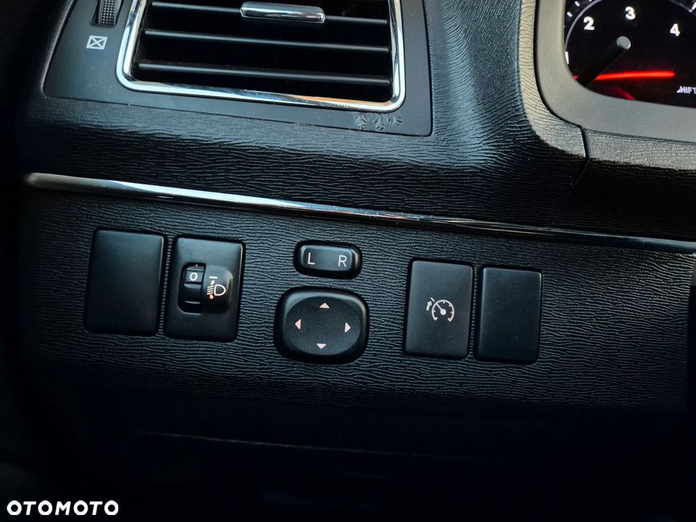 Toyota Avensis 2.0 D-4D Premium - 17