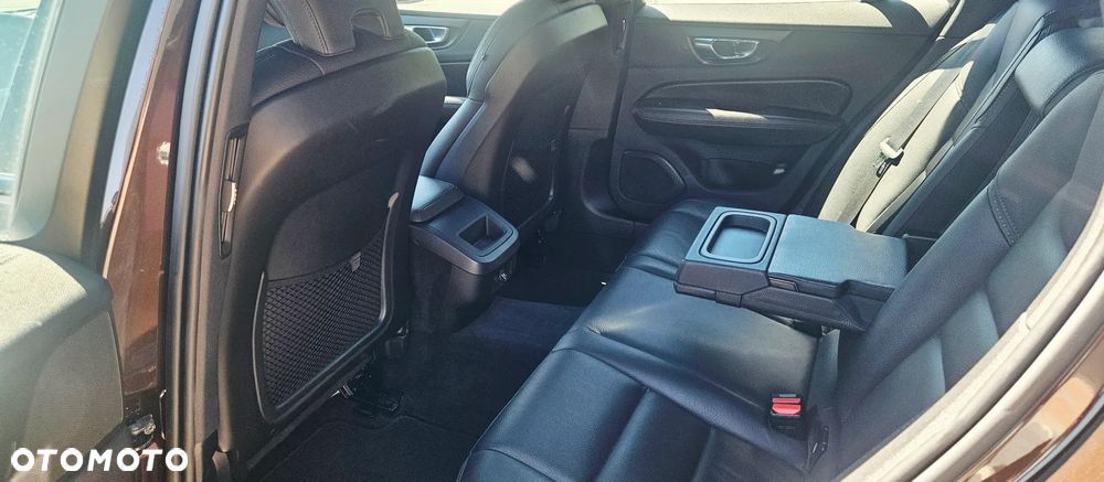 Volvo V60 Cross Country D3 Geartronic Summum - 13