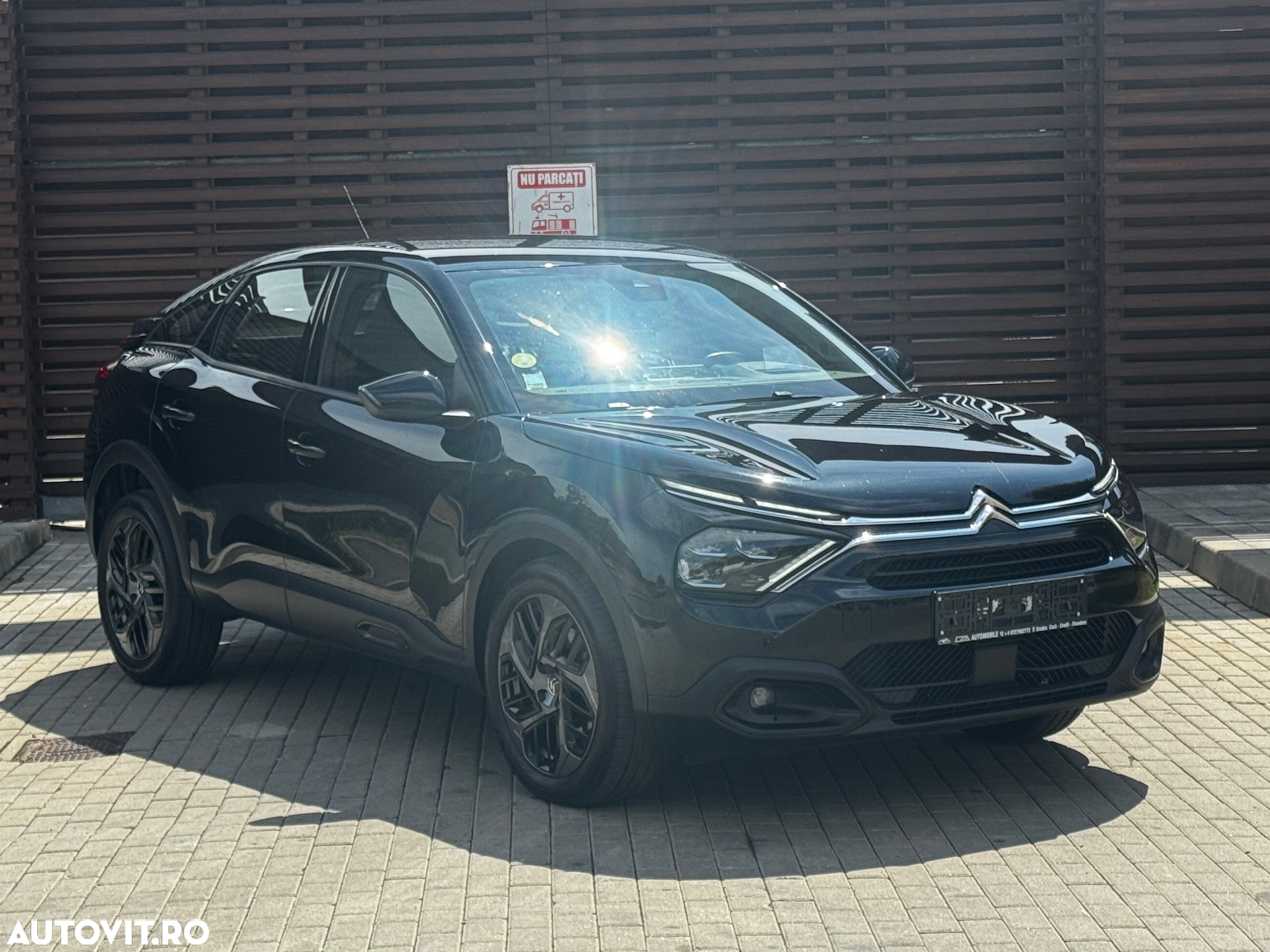 Citroën C4 BlueHDi 130 Stop&Start EAT8 SHINE - 3