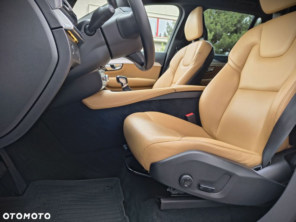 Volvo XC 90 - 23