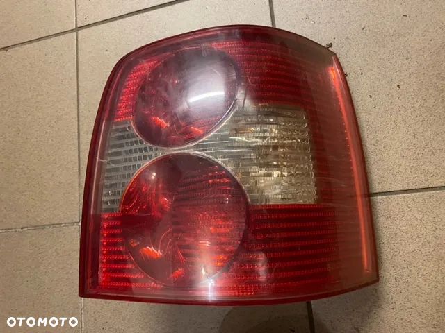 LAMPA TYŁ PRAWA VOLKSWAGEN VW PASSAT B5 KOMBI LIFT - 1