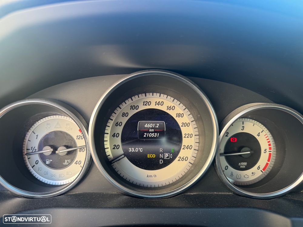 Mercedes-Benz E 220 — fotografia 6