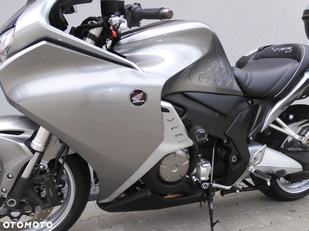 Honda VFR - 25