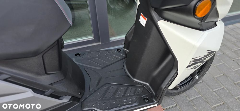 Suzuki Avenis - 14