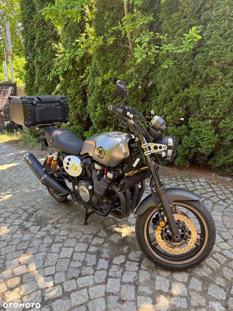 Yamaha XJR - 1