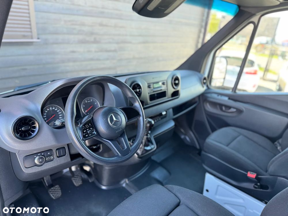 Mercedes-Benz Sprinter - 13