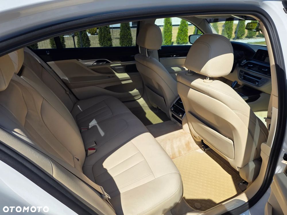 BMW Seria 7 740Li Edition Exclusive - 18