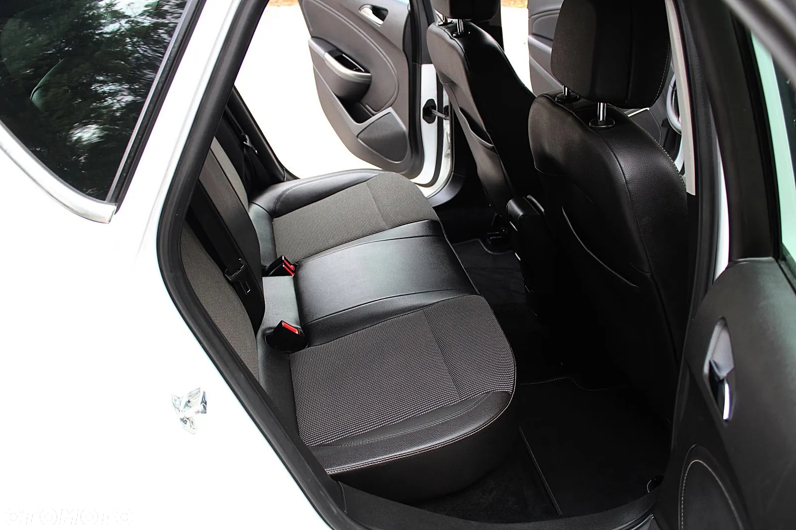 Opel Astra 1.7 CDTI DPF Cosmo - 15