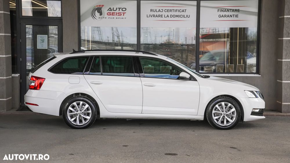 Skoda Octavia Combi Diesel 1.6 TDI DSG Ambition - 5