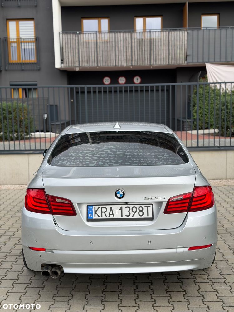 BMW Seria 5 528i xDrive Sport-Aut - 4