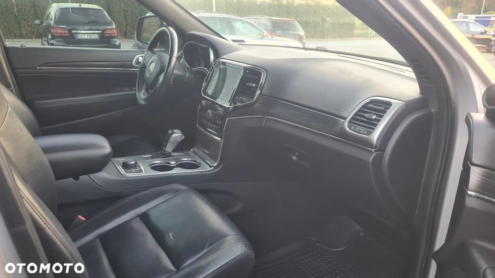 Jeep Grand Cherokee - 15