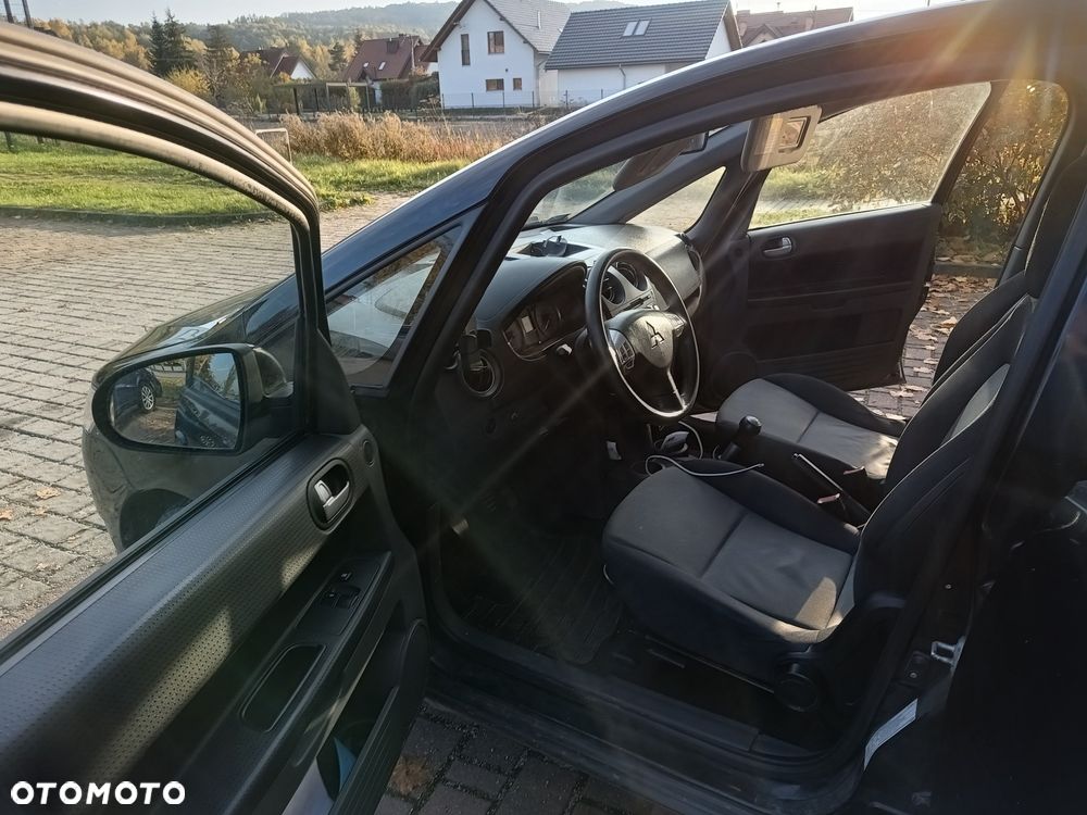 Mitsubishi Colt - 5