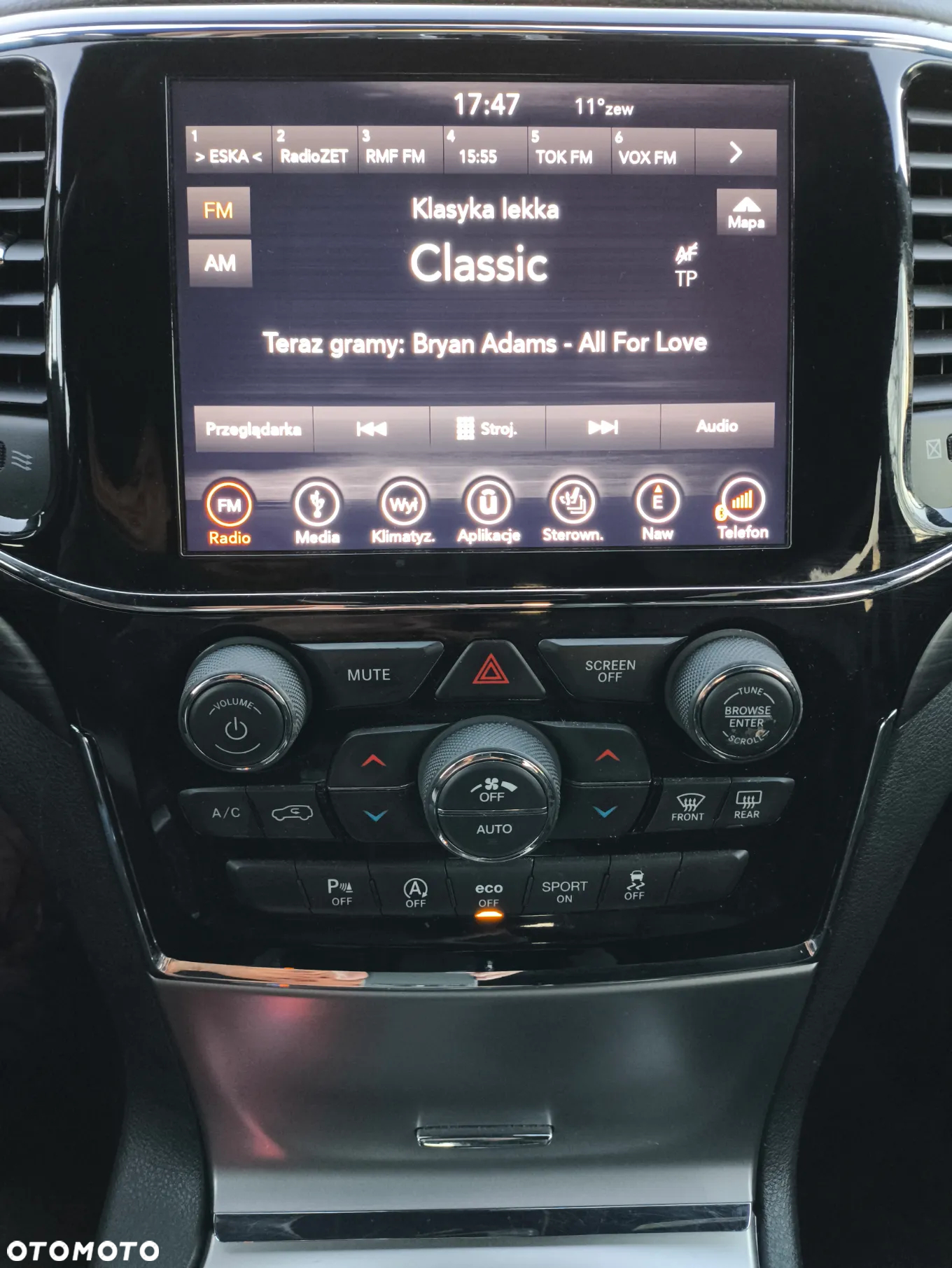 Jeep Grand Cherokee - 31