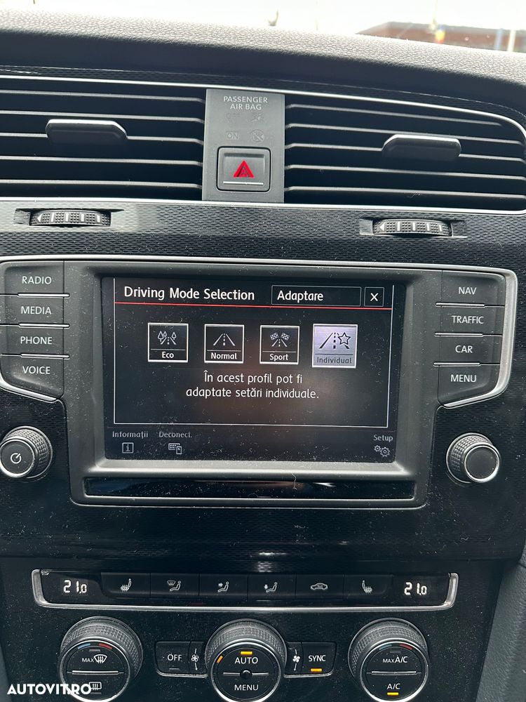 Volkswagen Golf - 22