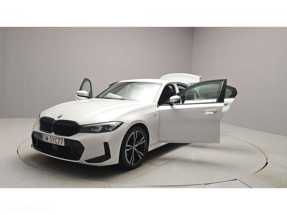 BMW Seria 3 320d xDrive mHEV M Sport - 9