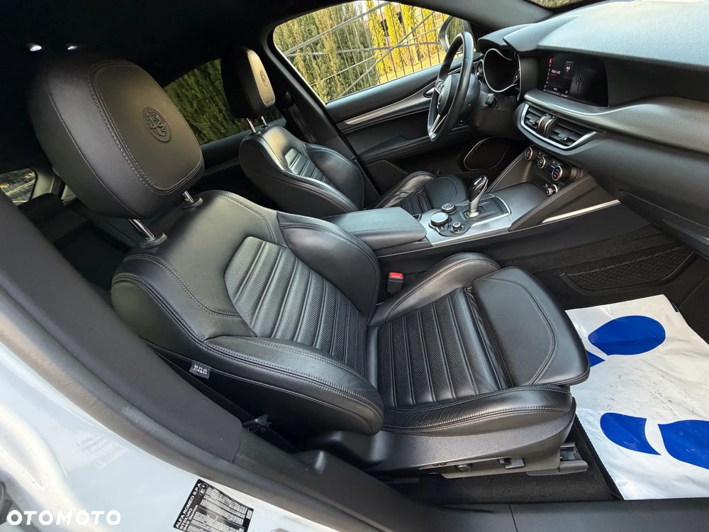 Alfa Romeo Stelvio 2.0 Turbo B-Tech Edition Q4 - 14