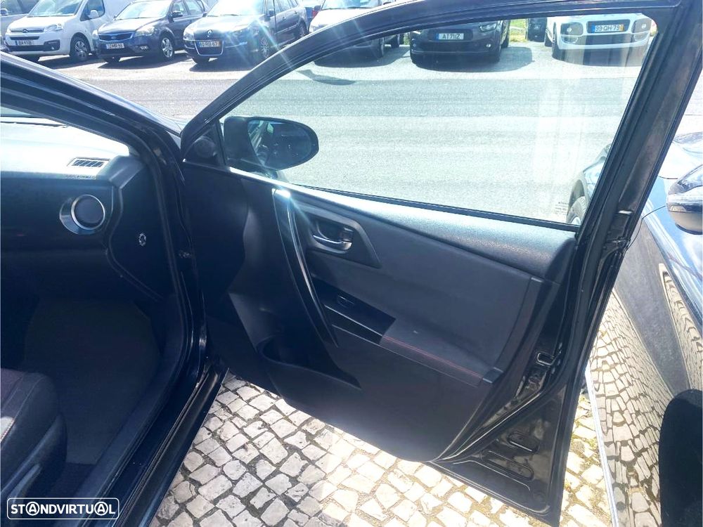 Toyota Auris Touring Sports 1.4 D-4D Com+P.Sport - 15