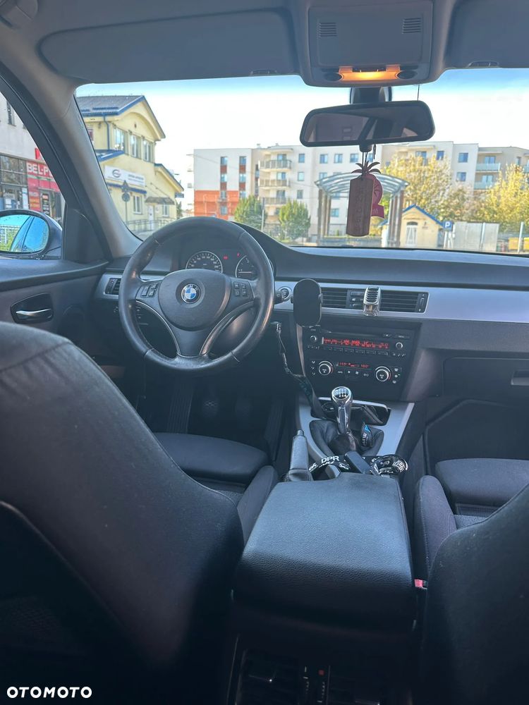 BMW Seria 3 320d - 23