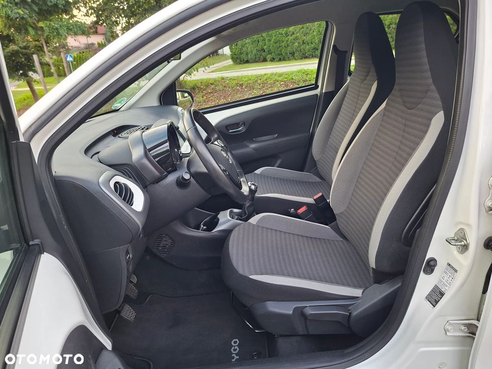 Toyota Aygo x-play connect - 16