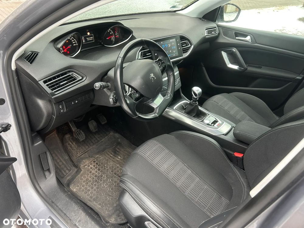 Peugeot 308 1.2 PureTech GPF Allure Pack S&S - 11