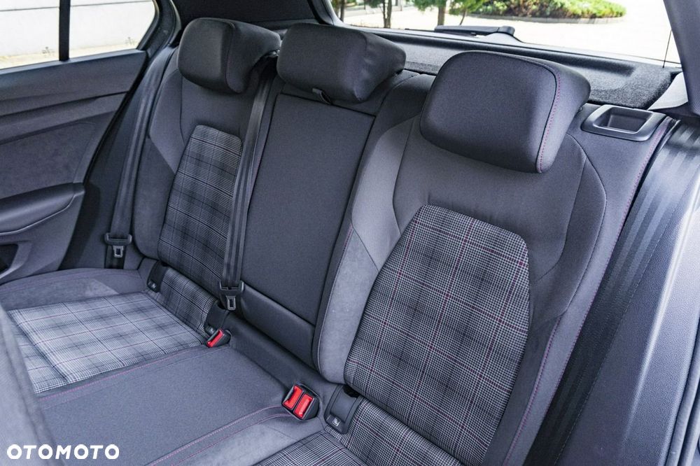 Volkswagen Golf - 22