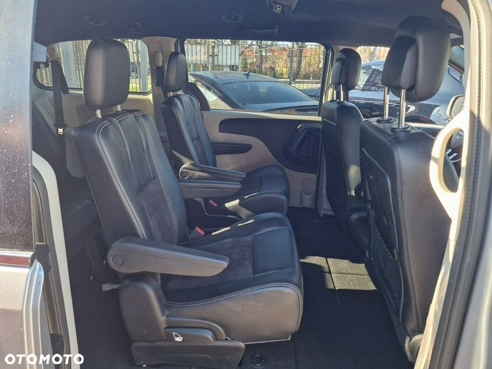 Dodge Grand Caravan - 25