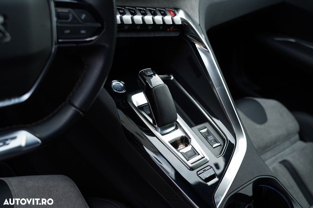 Peugeot 3008 PHEV EAT8 4X4 GT Pack - 25