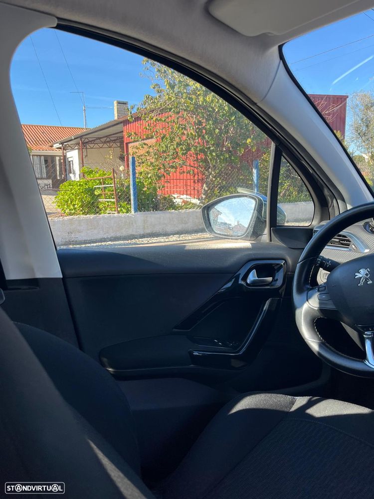 Peugeot 208 - 21
