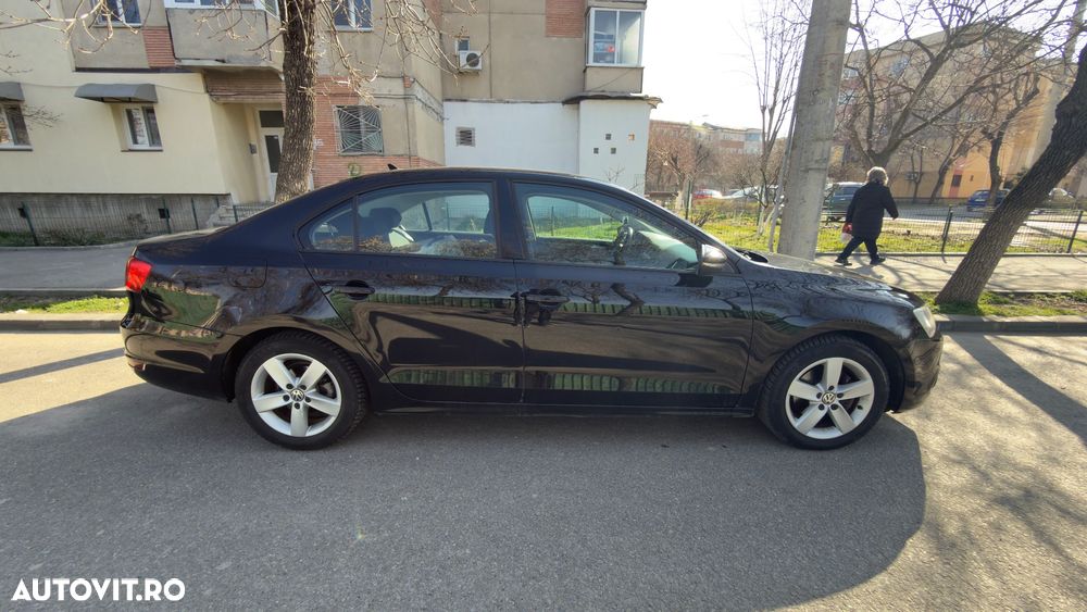 Volkswagen Jetta 1.6 TDI Blue Motion Technology Comfortline - 4