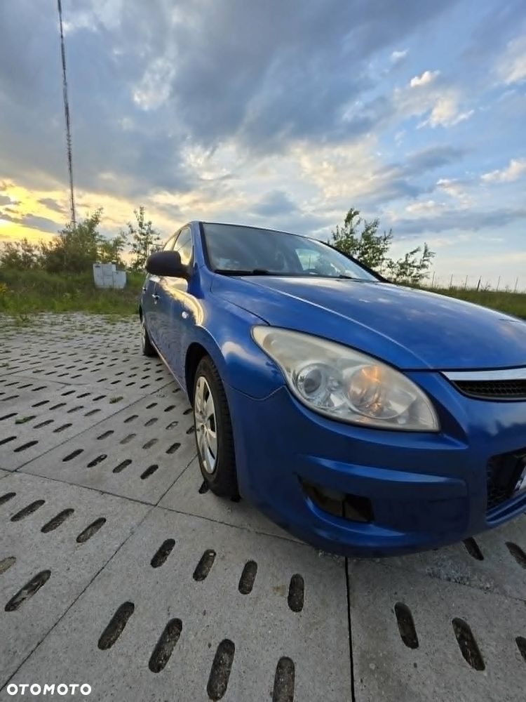 Hyundai i30 1.4 Base + - 12